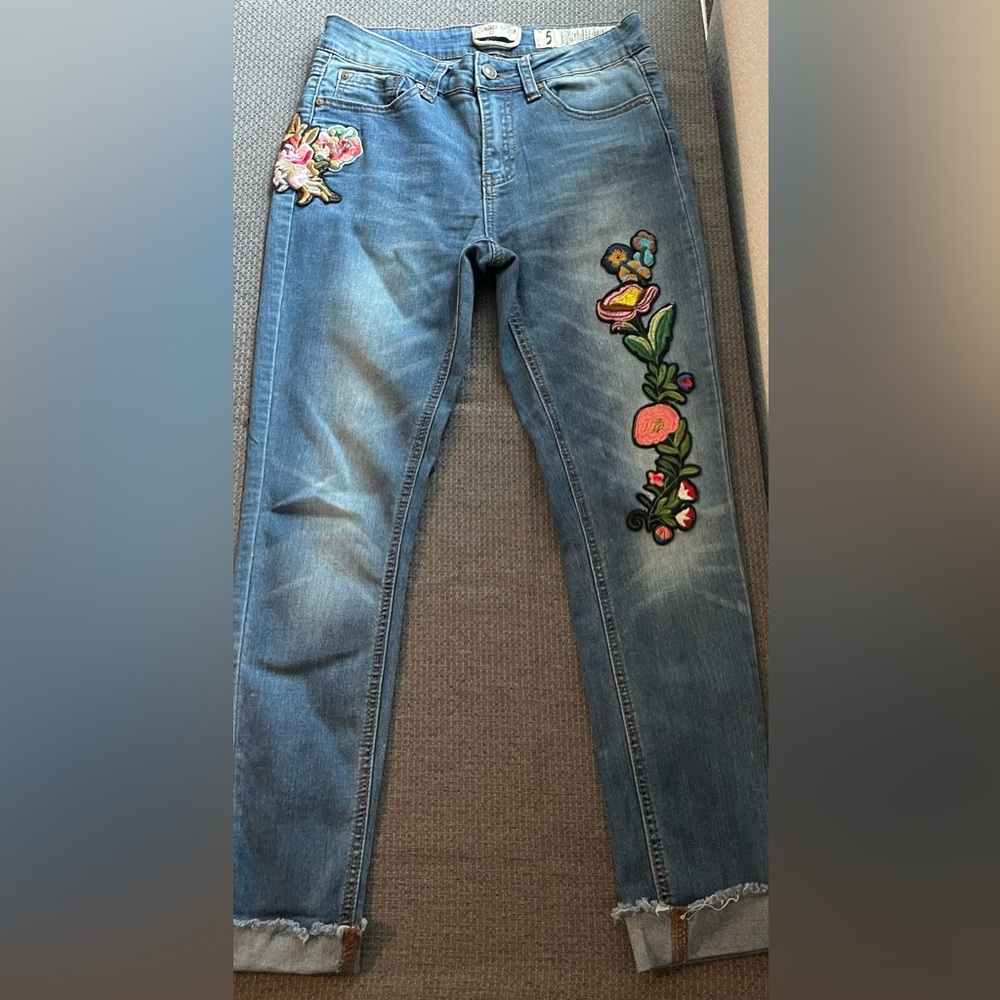 INDIGO REIN Embroidered Skinny Jeans Size 5